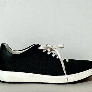 Black and White Men's Casual Sneakers
